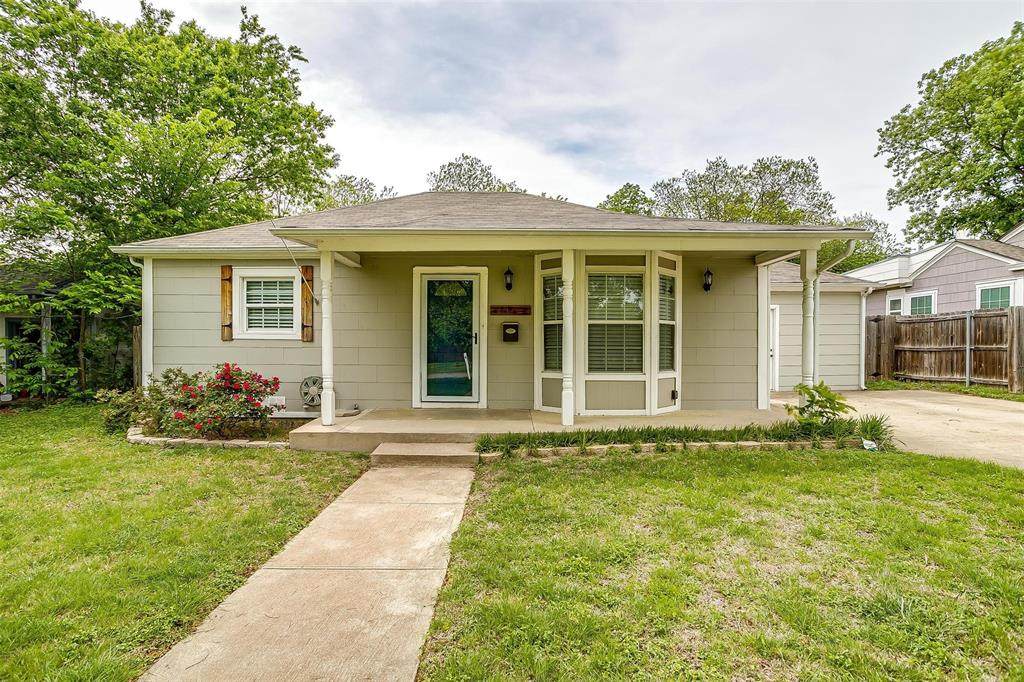 2812 East Lane - Photo 1