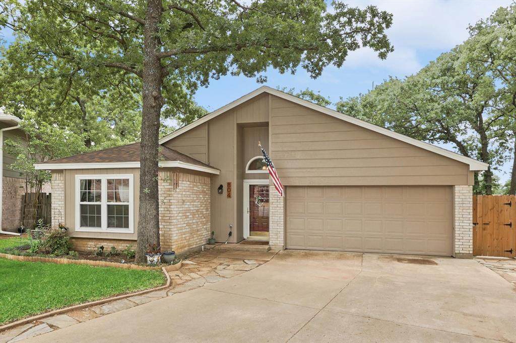 804 Love Wood Lane - Photo 1