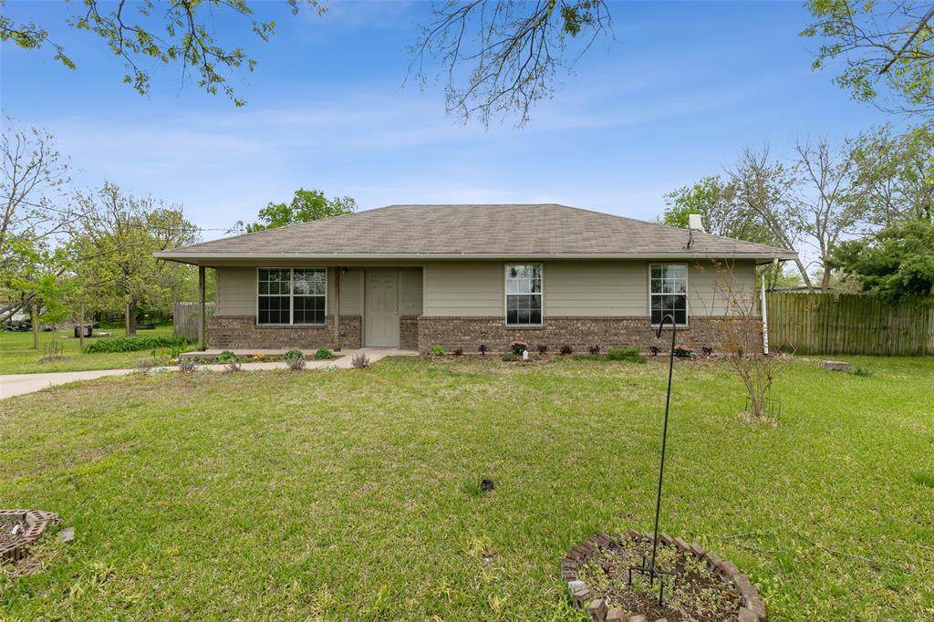 114 Swanson Drive - Photo 1