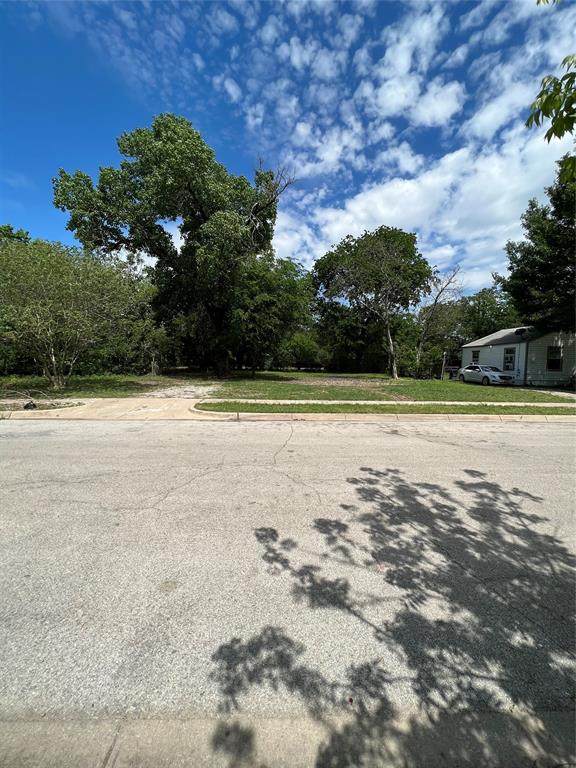 1701 Carver Avenue - Photo 1