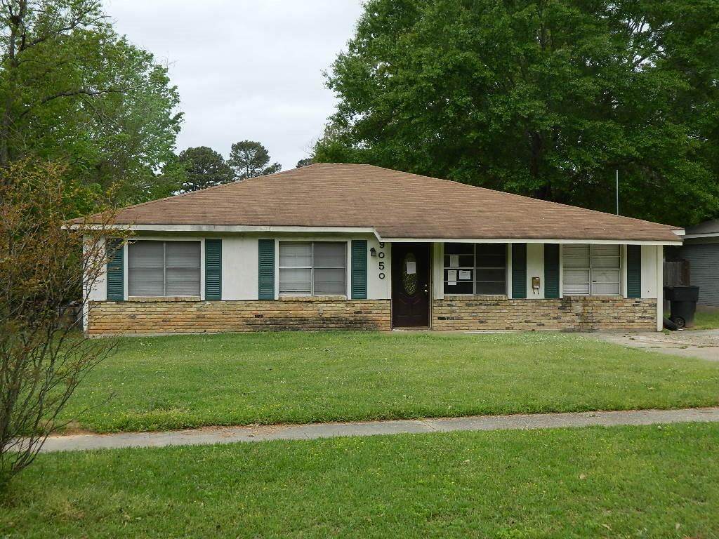 9050 Southwood Drive - Photo 1