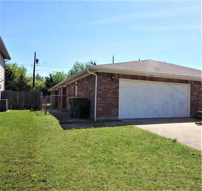 907 Brents Avenue - Photo 1