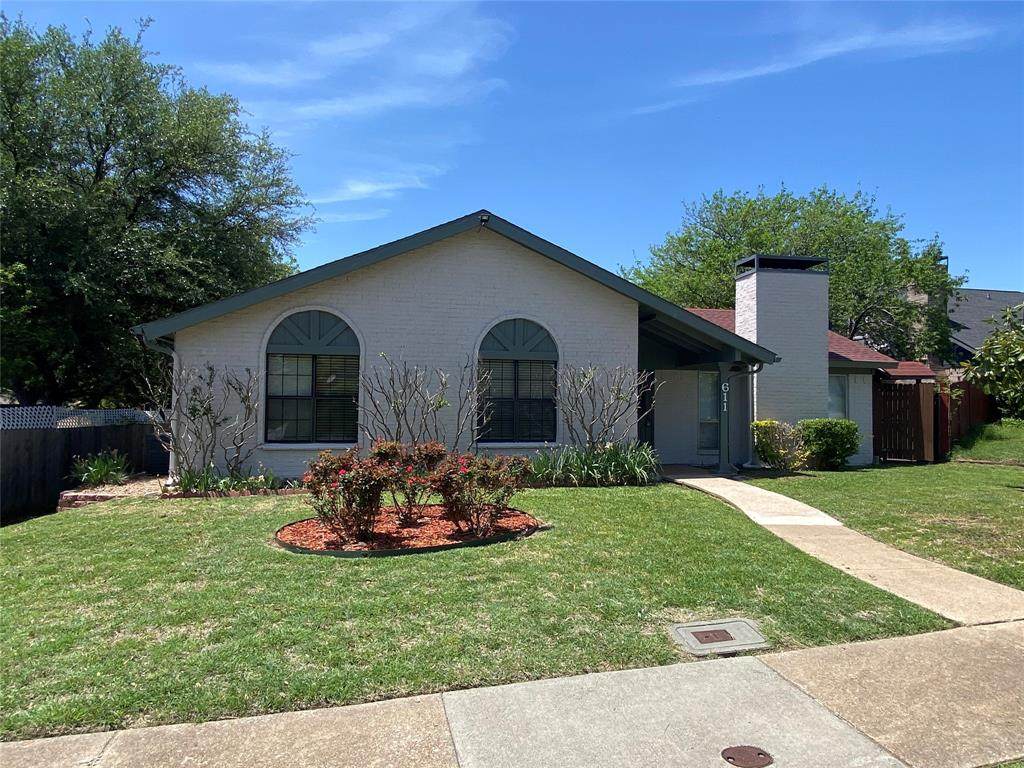611 Southwood Court - Photo 1