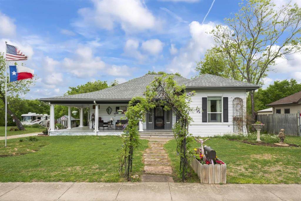 301 Star Street - Photo 1