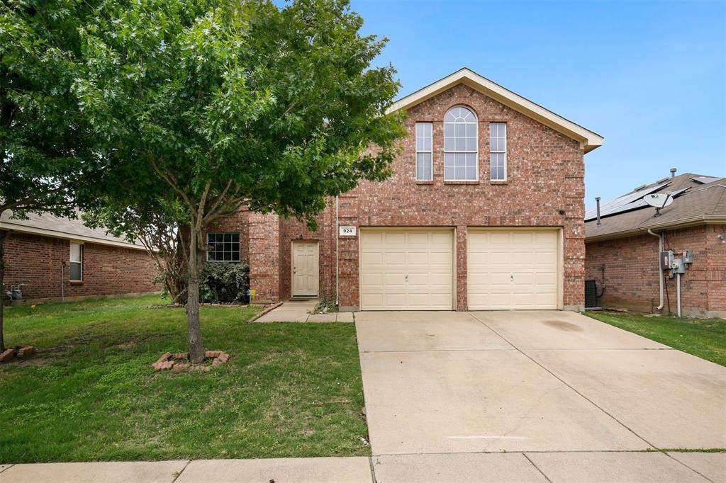 924 Pinebrook Drive - Photo 1
