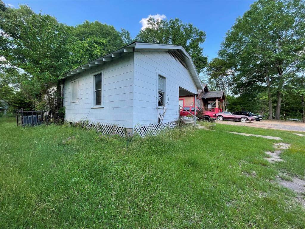 2528 Dupont Street - Photo 1