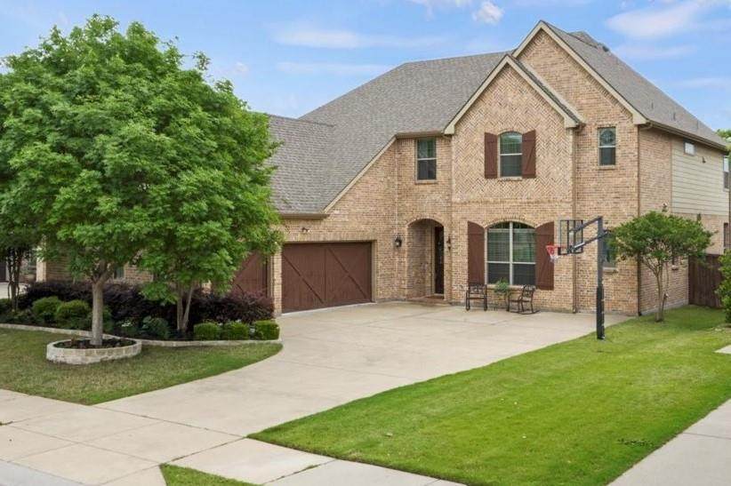 205 Crestbrook Drive - Photo 1
