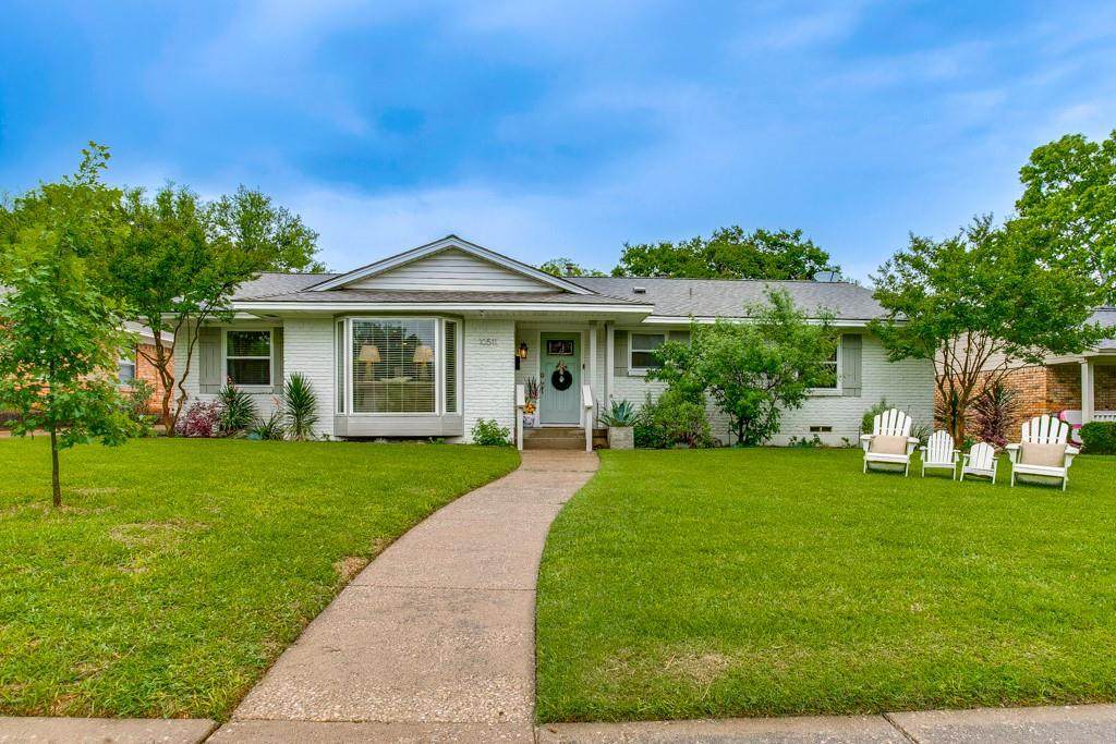 10511 Royalwood Drive - Photo 1