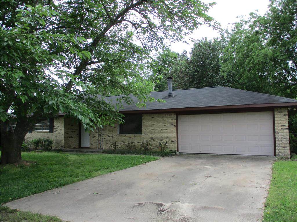 200 Circle Drive - Photo 1