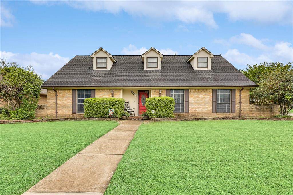 900 Thoreau Lane - Photo 1