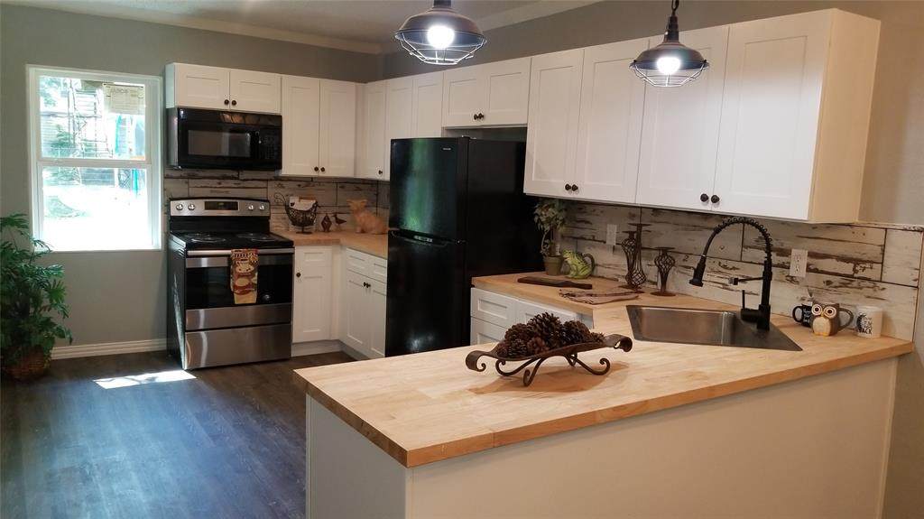 501 6th Street - Photo 1