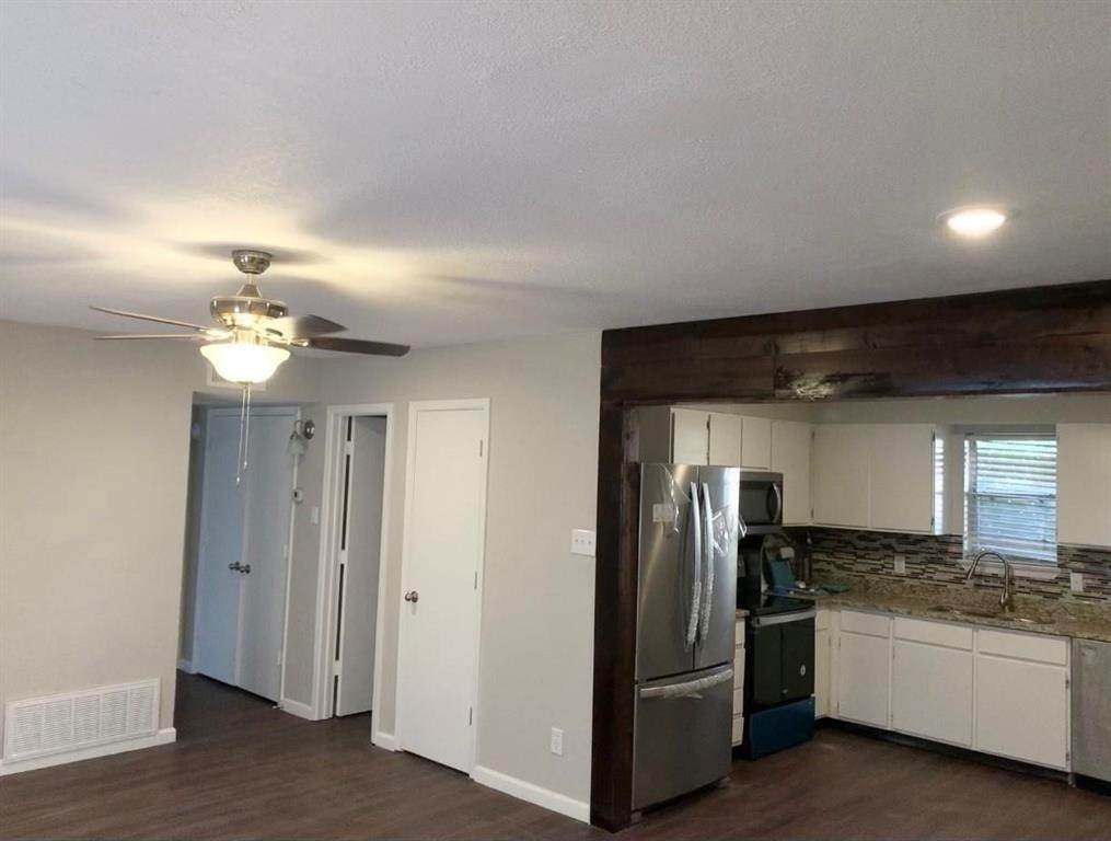 1122 Center Street - Photo 1
