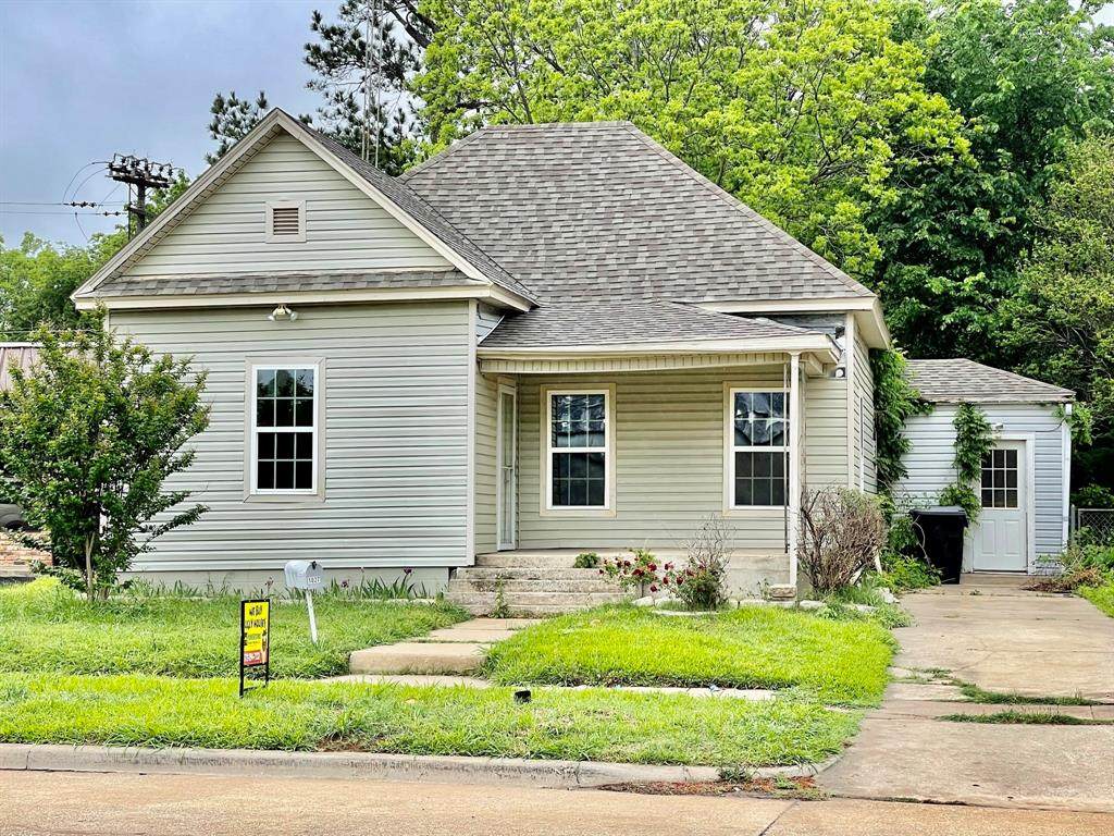 1027 Crawford Street - Photo 1