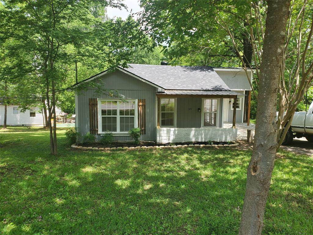 323 Gates - Photo 1
