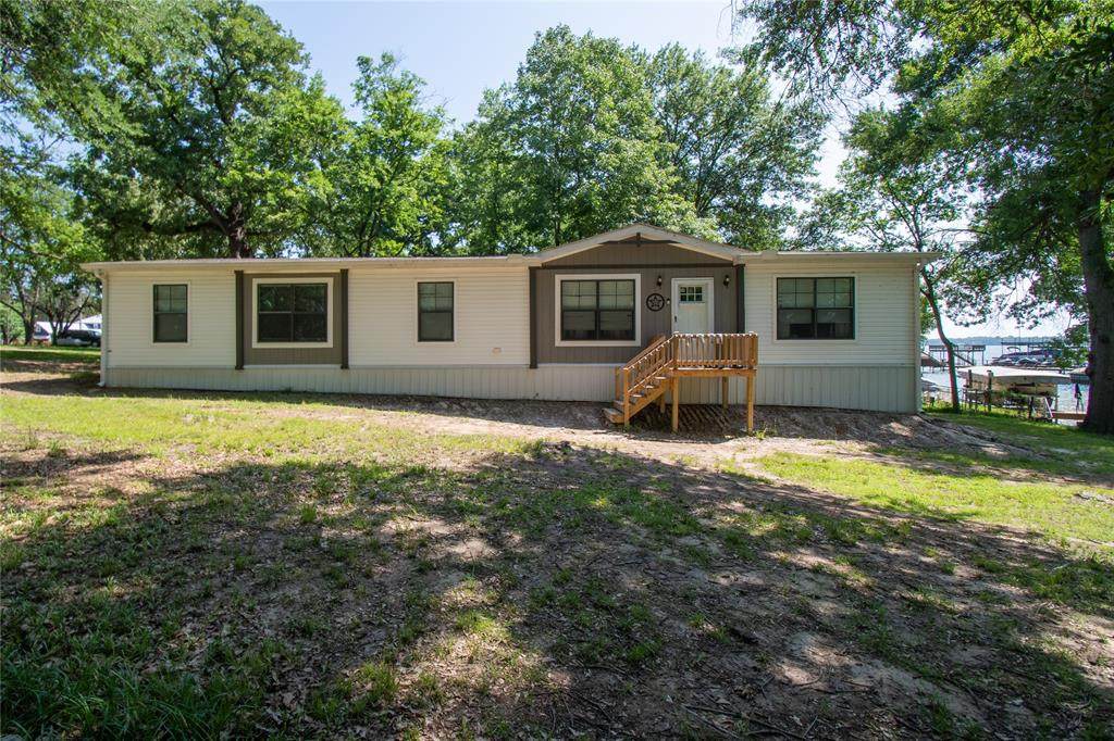 105 Lakewood Drive - Photo 1
