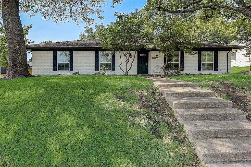 323 Lookout Drive - Photo 1