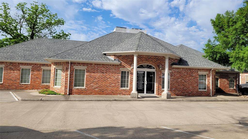 101 Mcdermott Drive - Photo 1