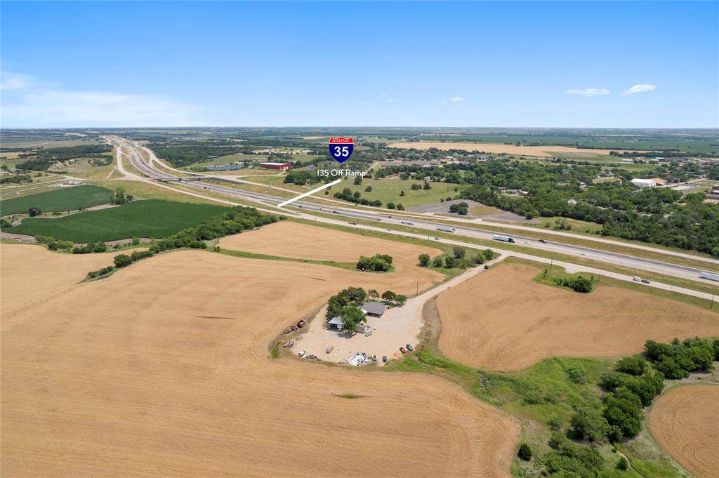 22613 Interstate 35 - Photo 1
