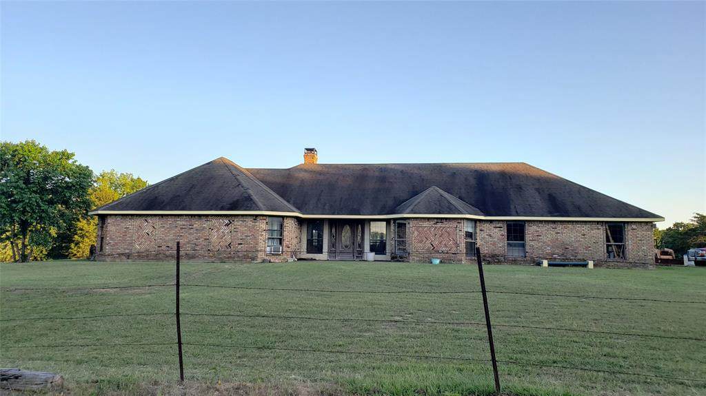 255 County Road 3702 - Photo 1
