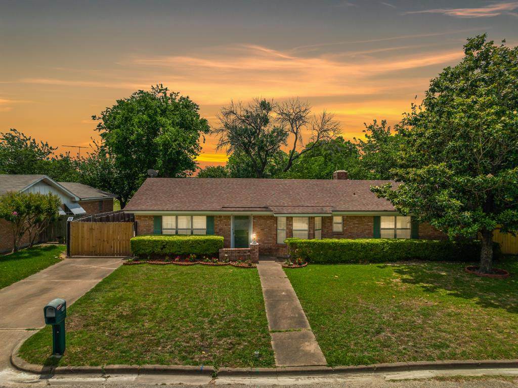 1402 Hummingbird Drive - Photo 1