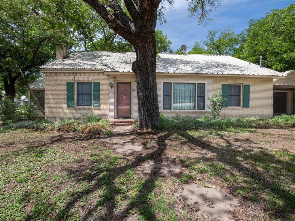402 Roberts Street - Photo 1