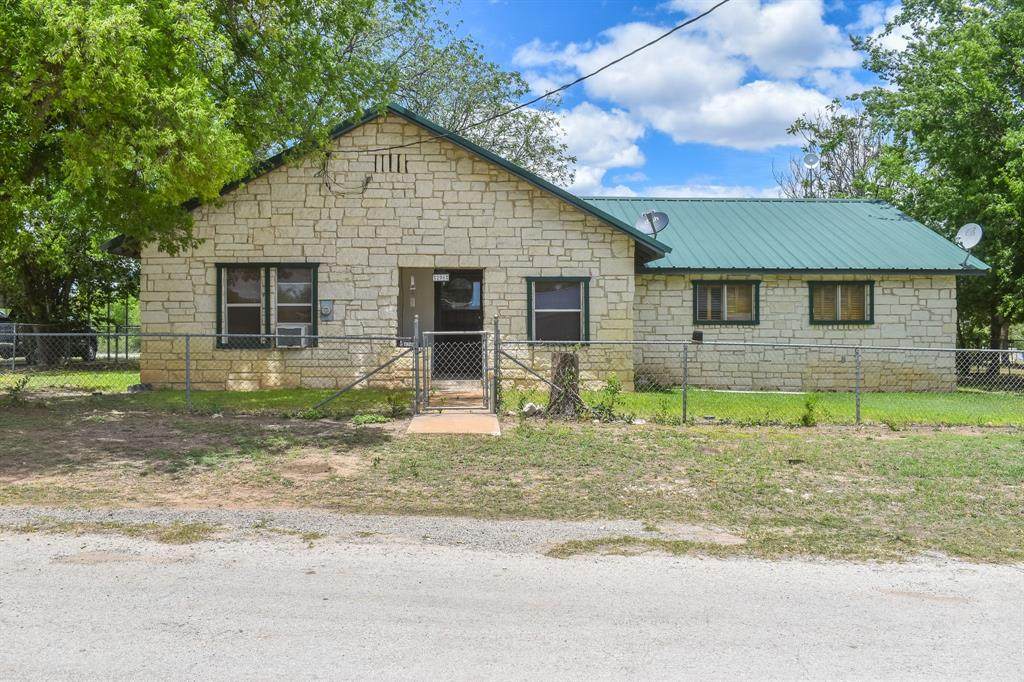 206 Live Oak - Photo 1