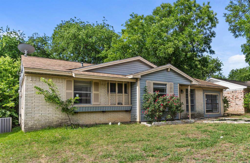 726 Thrush Avenue - Photo 1