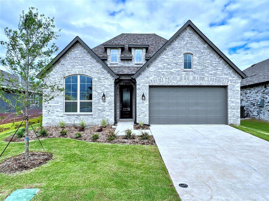 932 Highberry - Photo 1