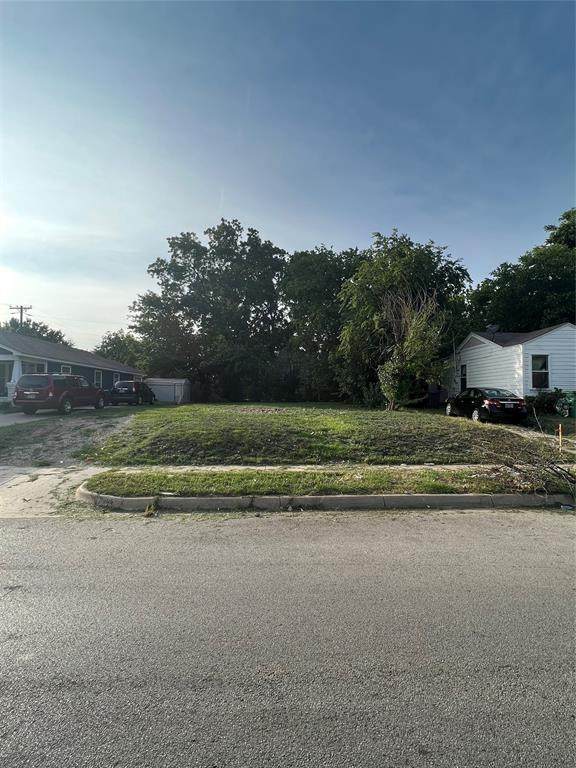 1905 Greenfield Avenue - Photo 1