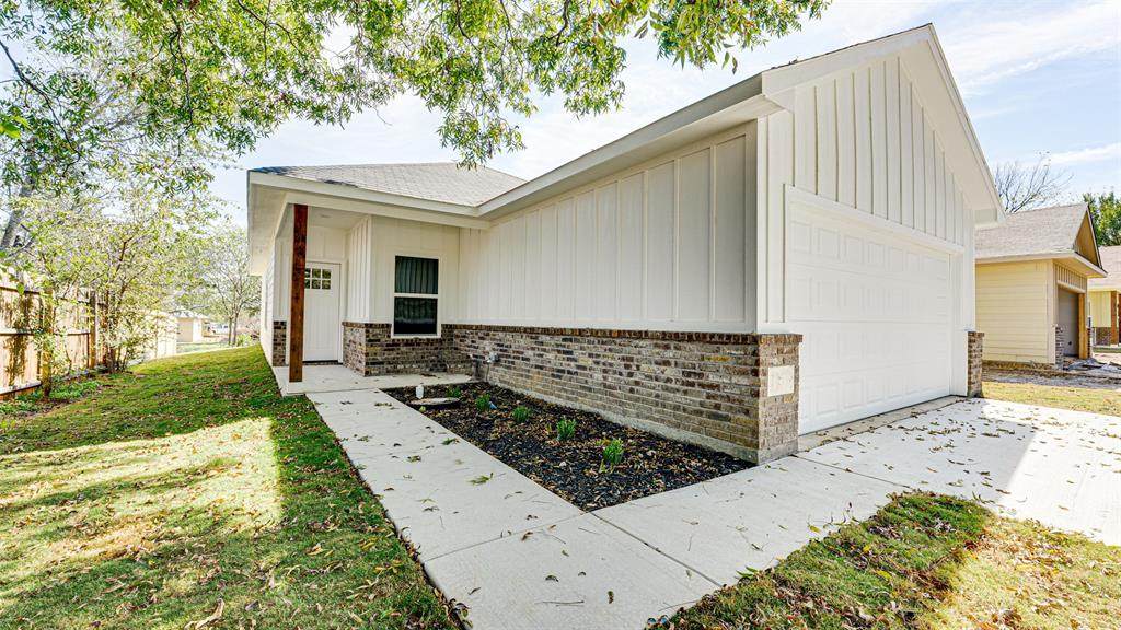 206 Mark Street - Photo 1