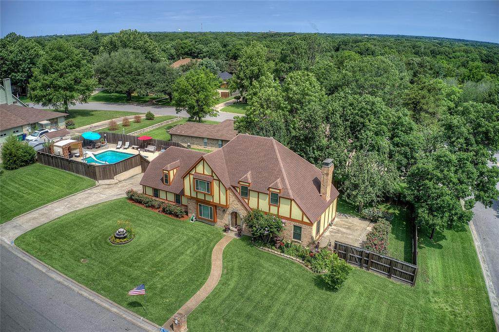 704 River Oaks Drive - Photo 1