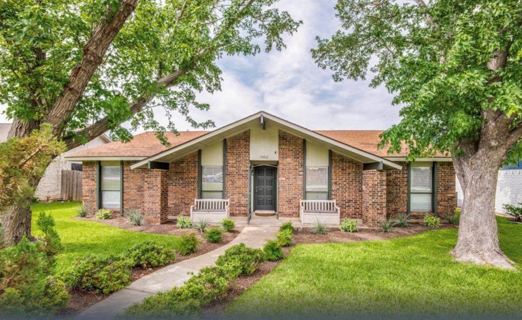 1802 Red Oak Lane - Photo 1