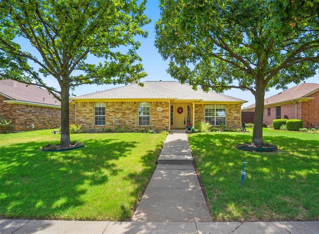 709 Summercrest Boulevard - Photo 1