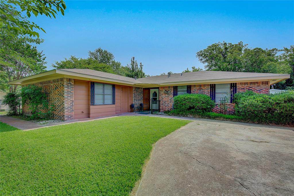 317 Greenway Drive - Photo 1