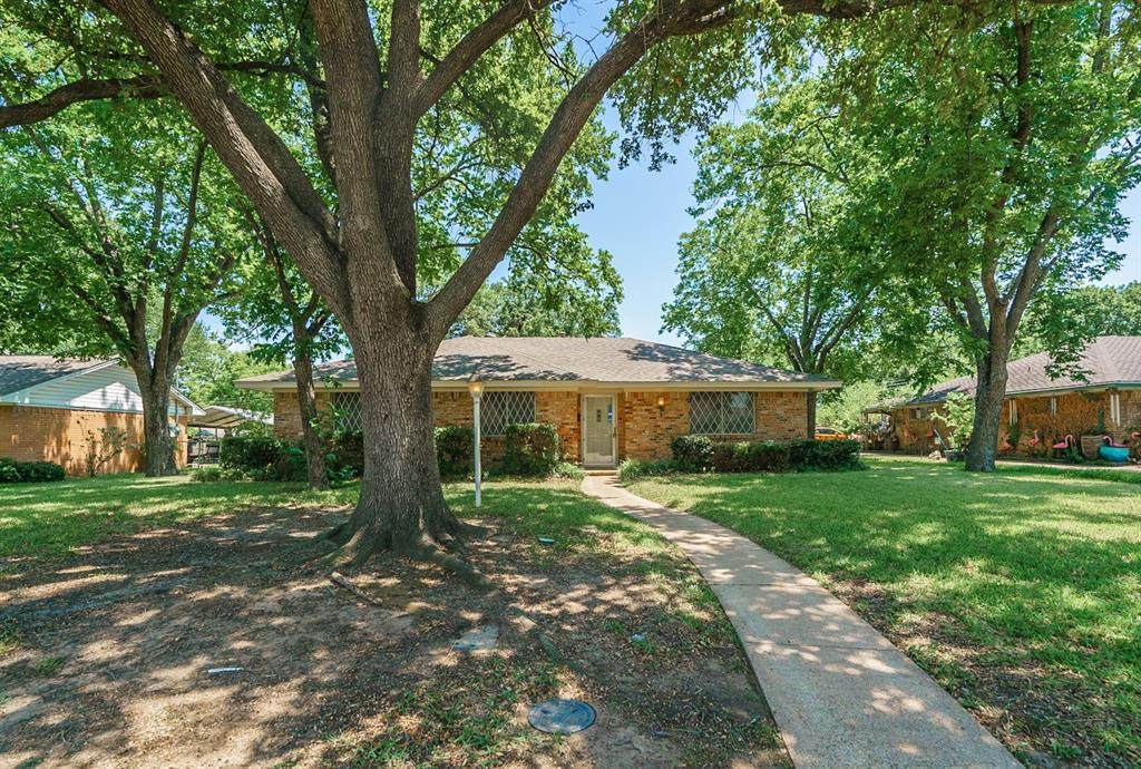 829 Yorkshire Drive - Photo 1