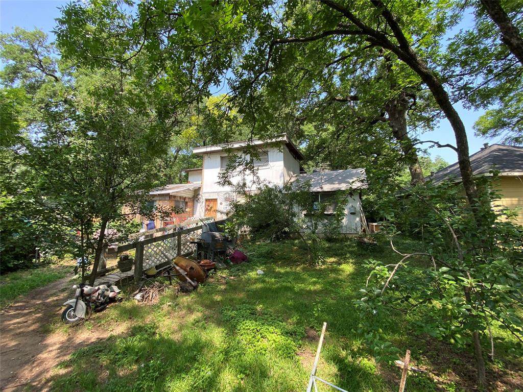 901 Isbell - Photo 1