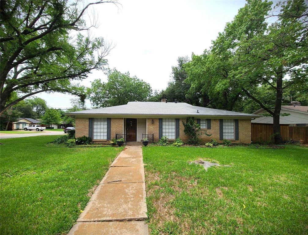 925 Bedford Court - Photo 1