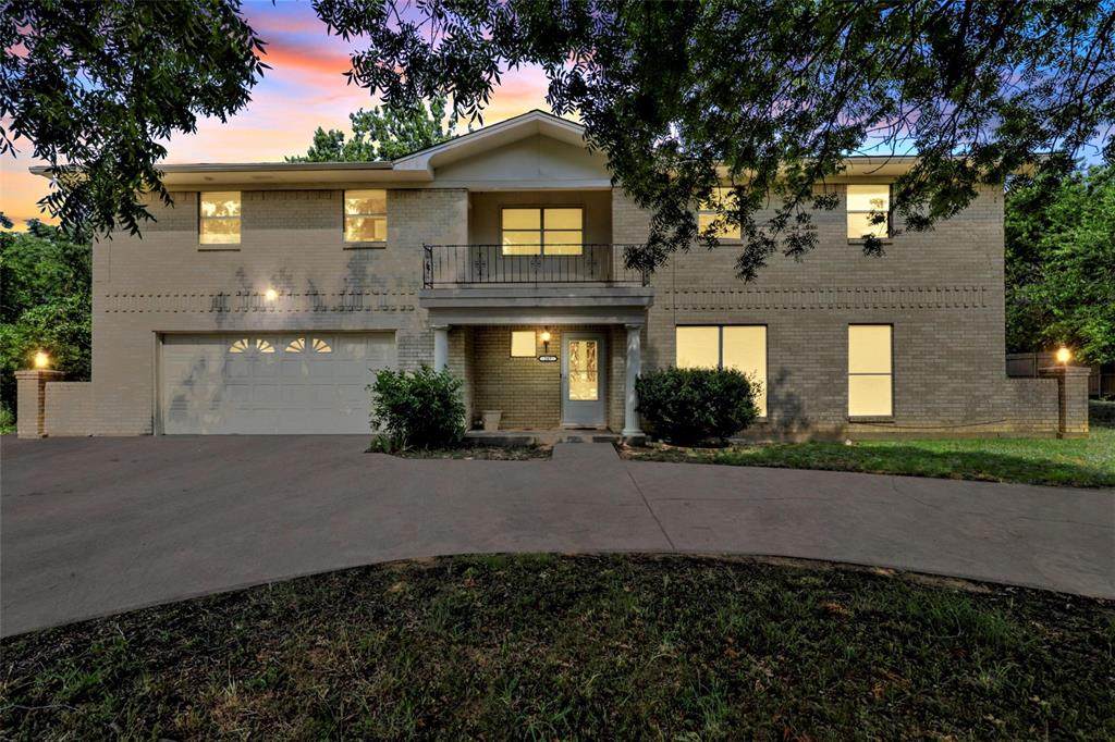 207 College Drive - Photo 1