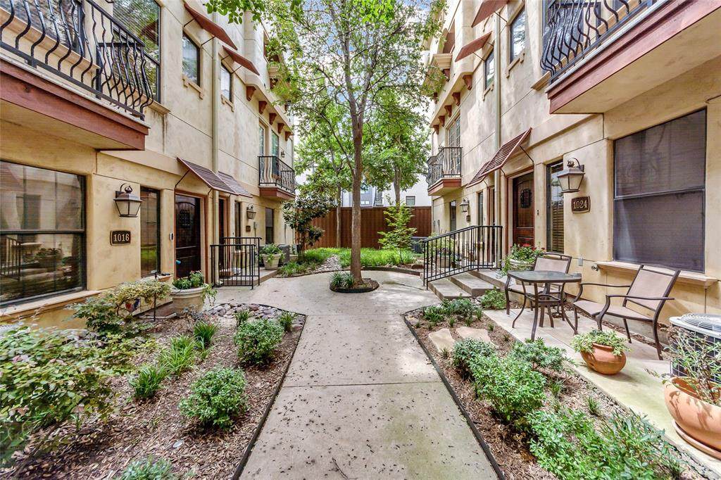 1016 Pavillion Street - Photo 1
