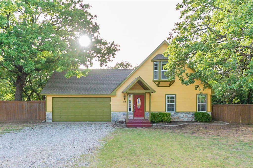 419 Highland Boulevard - Photo 1