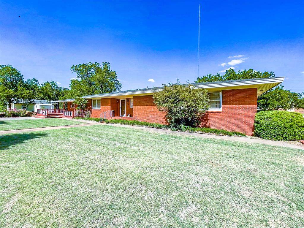 909 Sunny Avenue - Photo 1