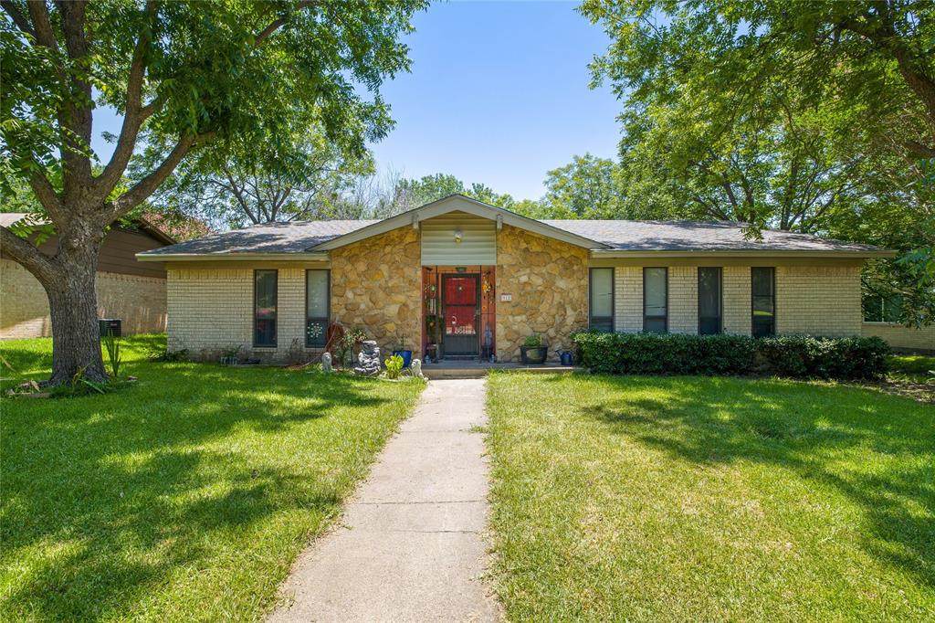 912 Meadowdale Circle - Photo 1