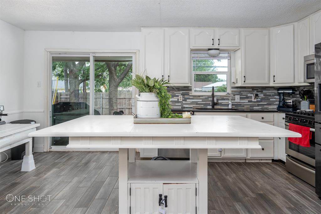 3233 Wenwood Road - Photo 1