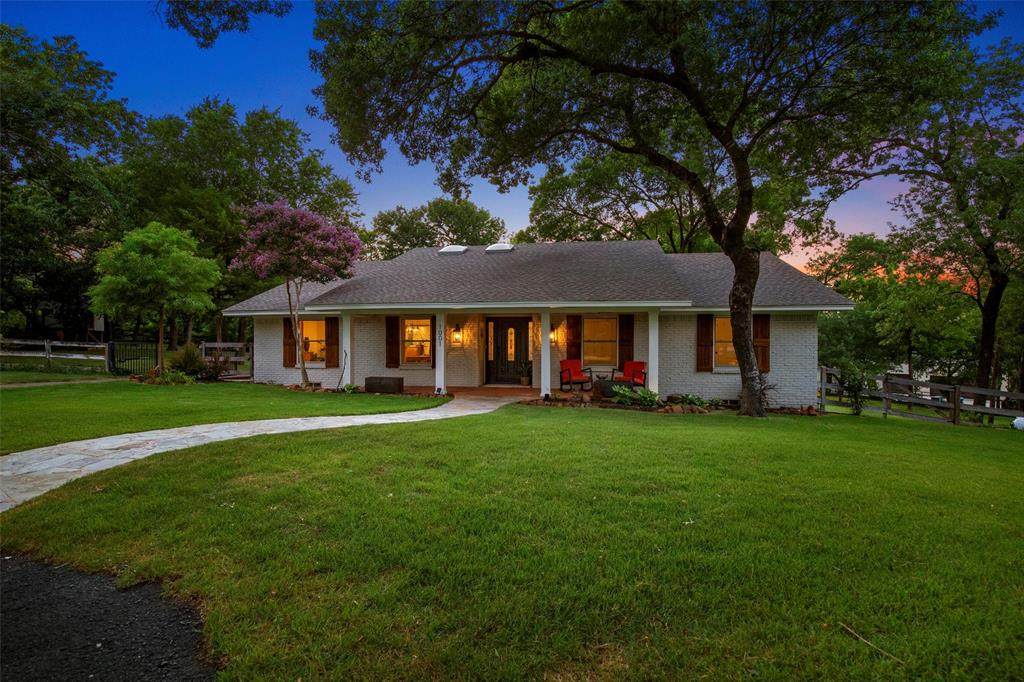 1001 Young Trail - Photo 1
