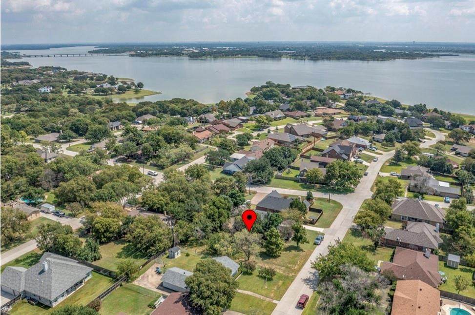 327 Peninsula Drive - Photo 1