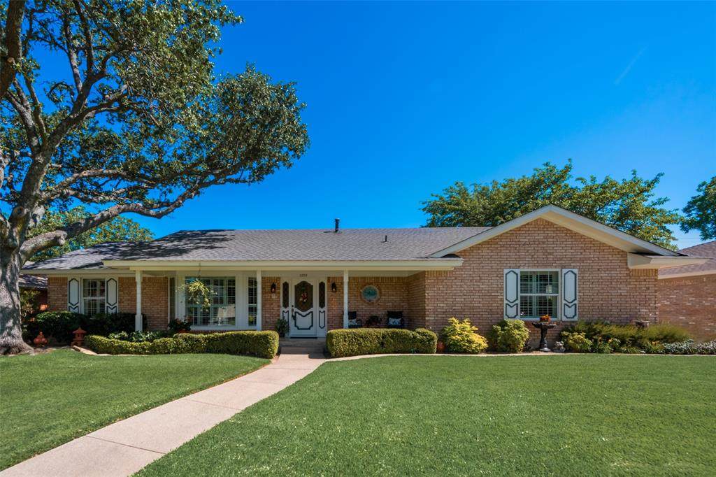 2209 Briarwood Boulevard - Photo 1
