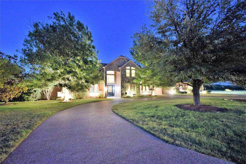 163 Concorde Circle - Photo 1