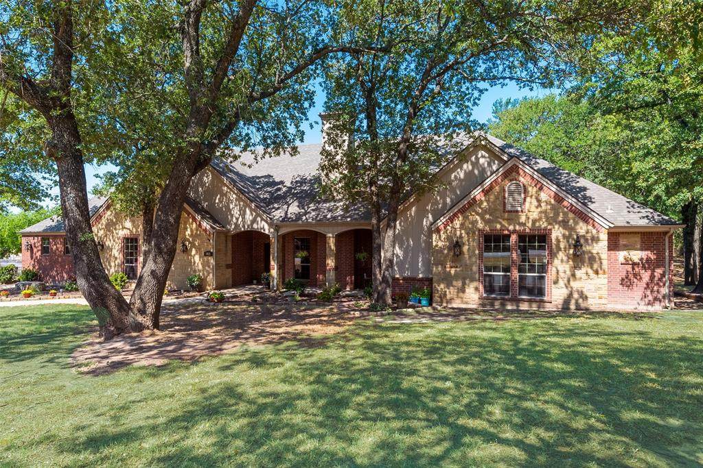 101 Oakwood - Photo 1
