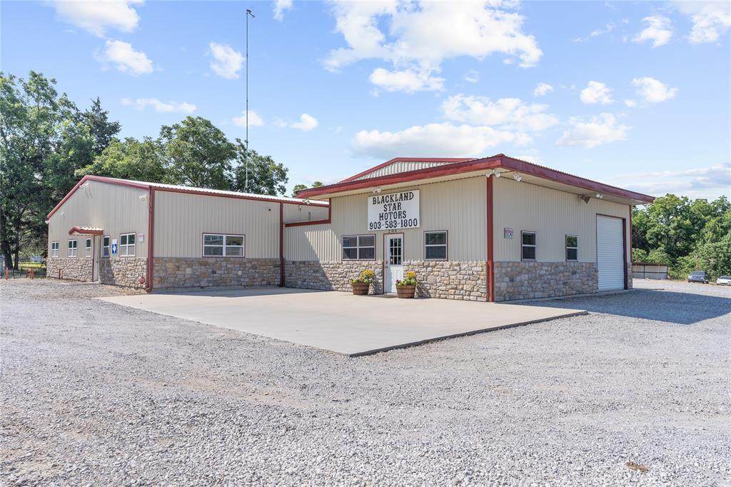 204 County Road 4225 - Photo 1