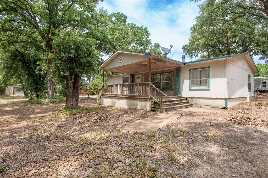 102 Lakewood Drive - Photo 1